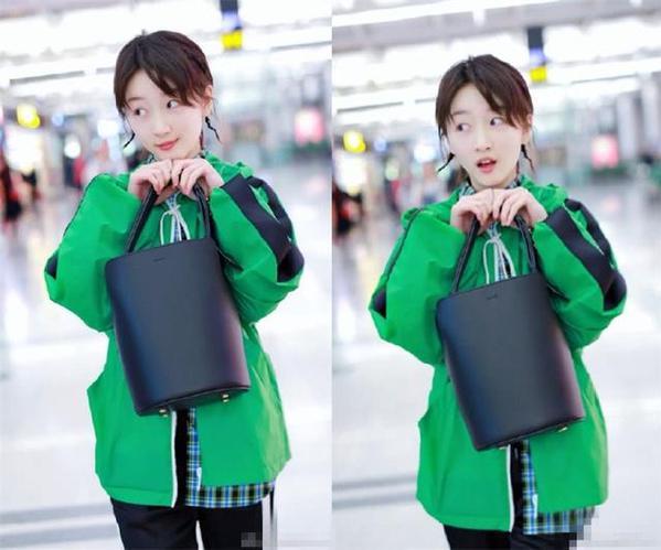 两个小揪揪的唐艺昕看起来最多18！