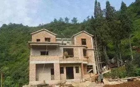 农村建房出新规了，不满足这2个条件的房屋都会被依法拆除