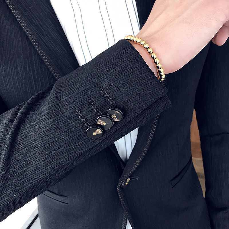 今年巨流行“小西装”，高贵得体，气场十足，明天相亲就选它