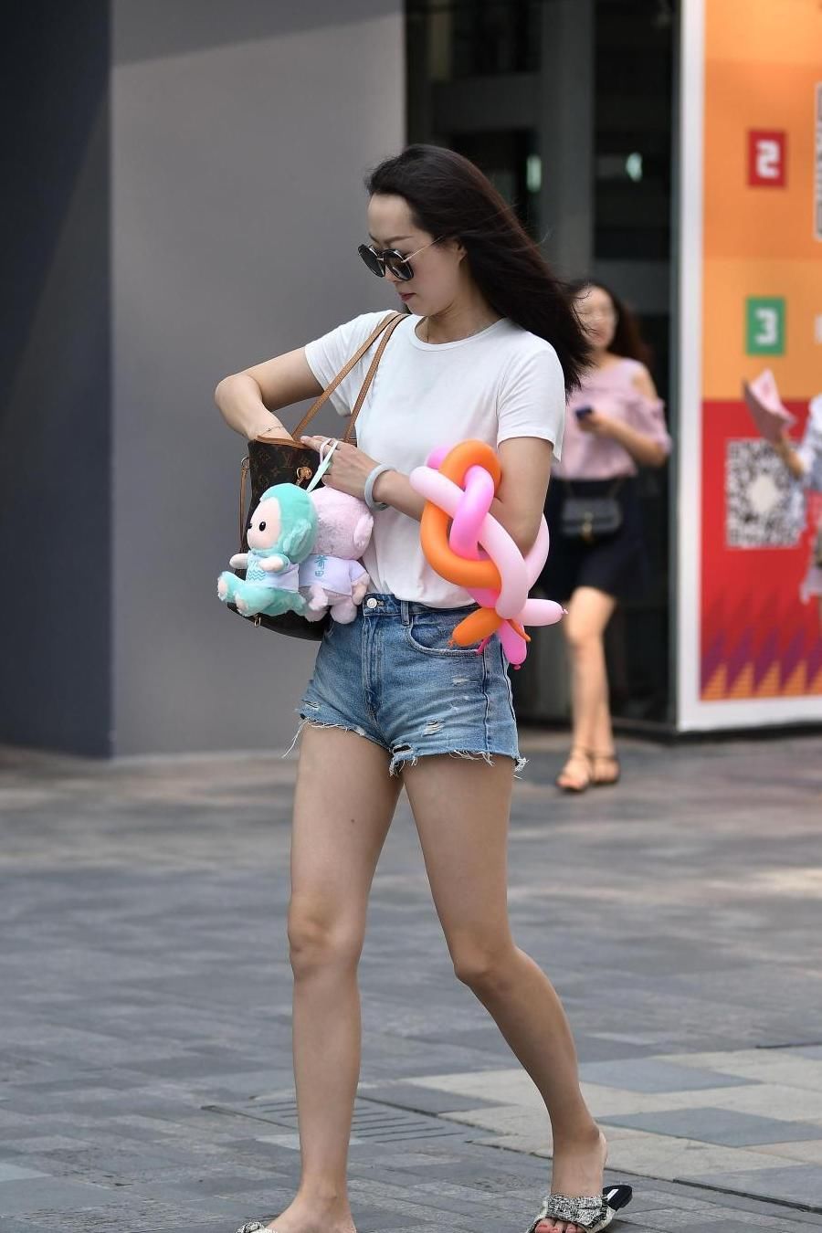 每一位穿着短裤的姑娘, 都会有自己的独特搭配魅力