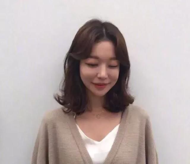 刘海选不对，辣眼睛！这4款“字母”刘海，显美显脸小！