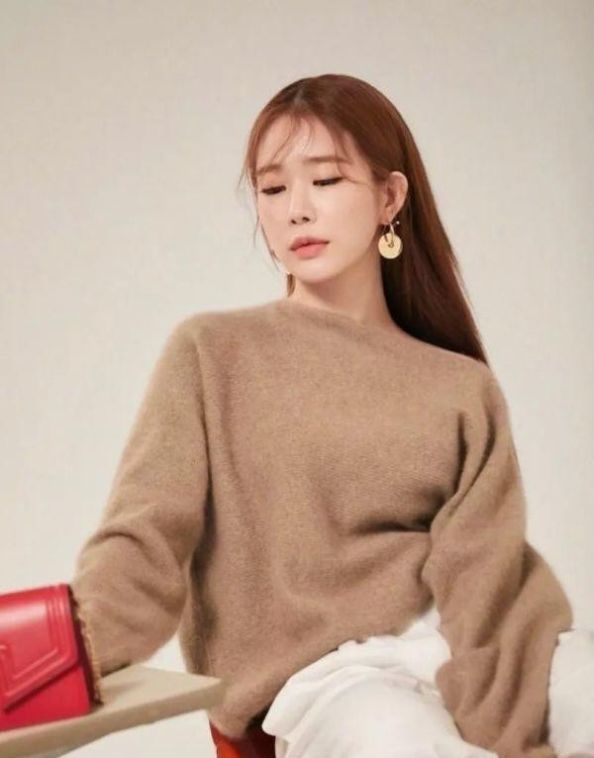 性格更@整容前后堪称“换头”，网友：我还以为换了性别，15年整容7次