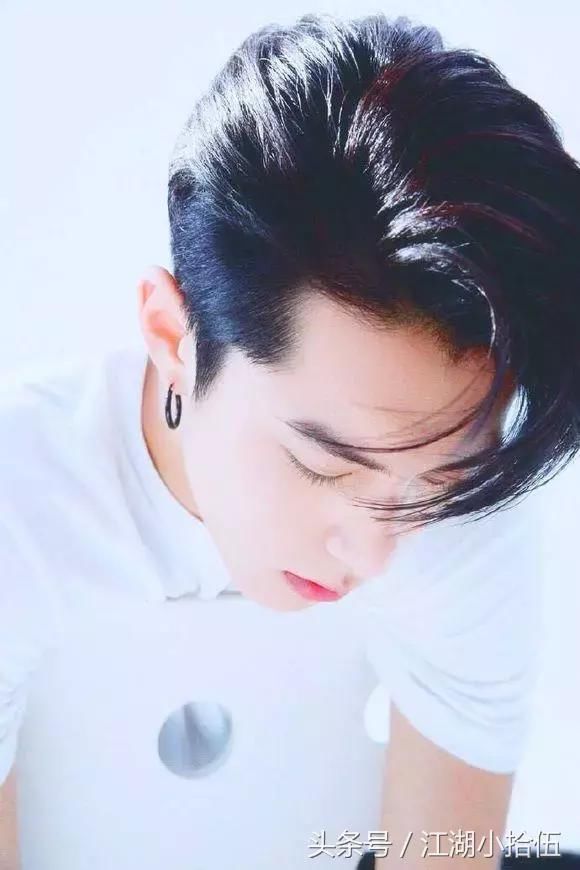 揭秘王鹤棣家庭背景，网传富二代本人亲自辟谣