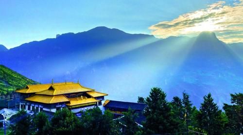 自驾游从成都出发到泸沽湖，沿途会经过的景点，你应该这么玩！