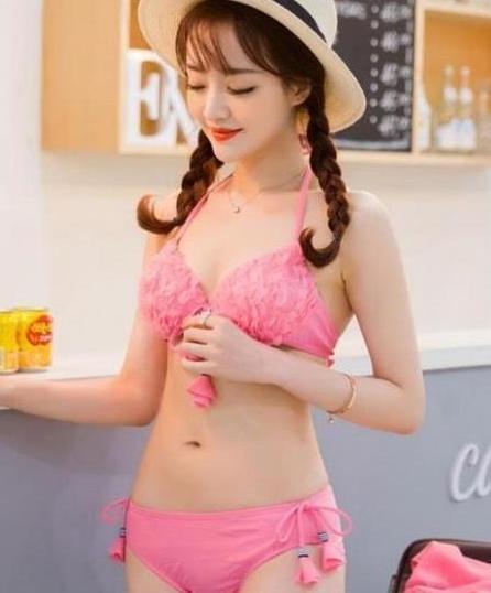 漂亮动人的泳衣美女，青春少女之气尽显迷人风采！