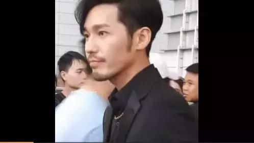 有人惊艳、有人油光满面，这两场时尚活动，精修未修对比明显！