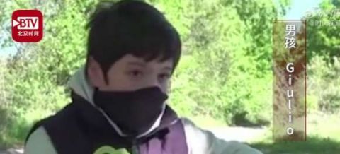  看过：意大利男孩每天山上蹭信号上网课 网友:这集也看过