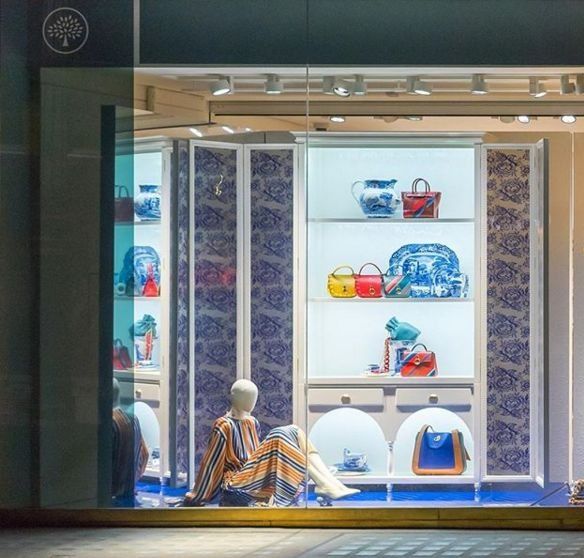 没想到!她把《演戏攻略》中的元素用在橱窗里，高级炸了!