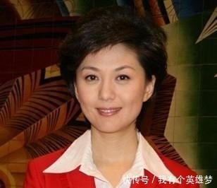  毫无：她是央视著名美女主持人，回老家却毫无架子，扭秧歌、下地干农活