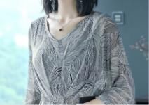 从不穿裙子的51岁老婆，今秋换上了欧货秋裙，惊艳众人，忒美嫩