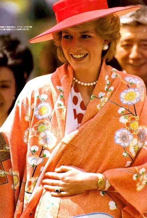 戴安娜王妃引领时尚，成为英国优雅之星，穿上和服美的不可方物