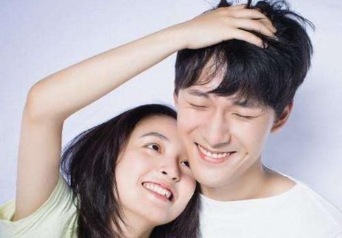 「夫妇」冰糖夫妇“胜利之吻”,传说中的8个机位,网友:张雨剑在看电视吗?