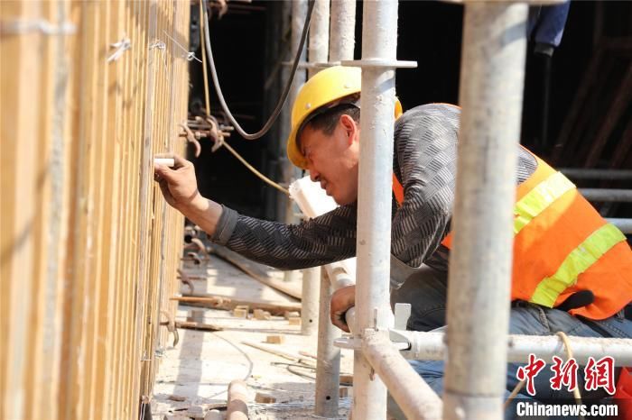  『王甜甜』“五一”国际劳动节郑州南站施工忙