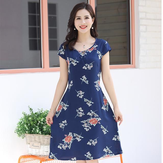 胖人不敢穿裙子，请看看这几款宽松型裙，减龄气质又显瘦