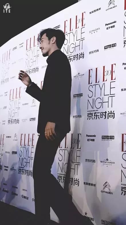 有人惊艳、有人油光满面，这两场时尚活动，精修未修对比明显！