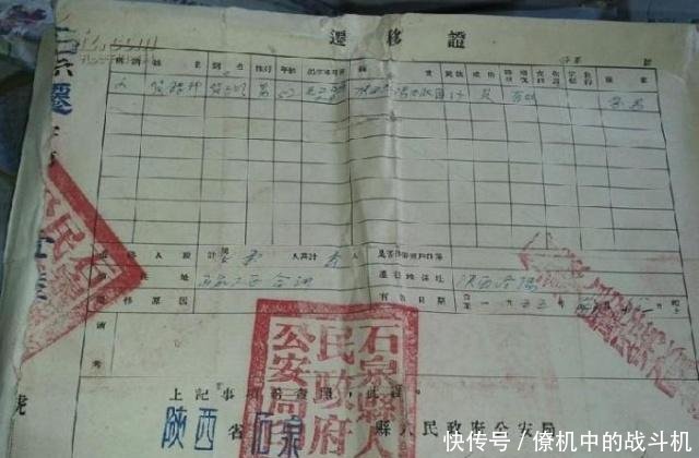 有的人农村户口变成了城镇户口,但农村的房屋却还在,合法吗！