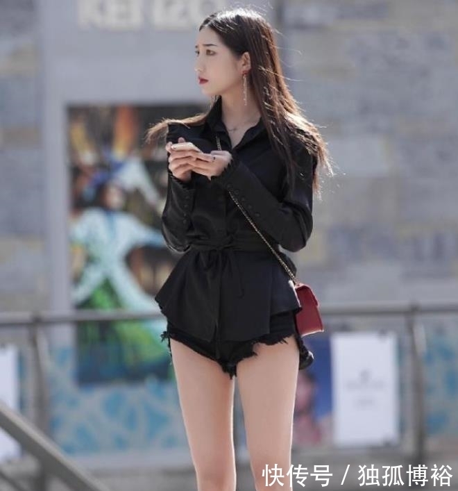 『搭配』美女街拍身姿美丽的小姐姐,靓丽穿搭,活泼又可爱