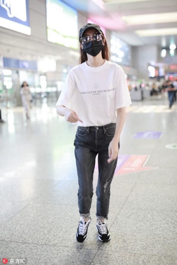 唐嫣把这几款T恤都穿了个遍，超低门槛百搭款谁穿谁美！