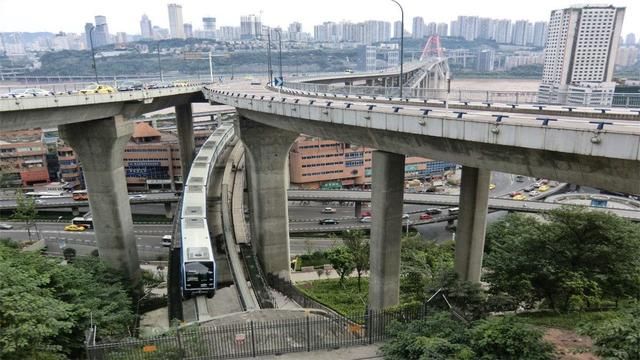重庆这个8D城市又火了！因这座立交桥，其复杂程度让导航都瘫痪了
