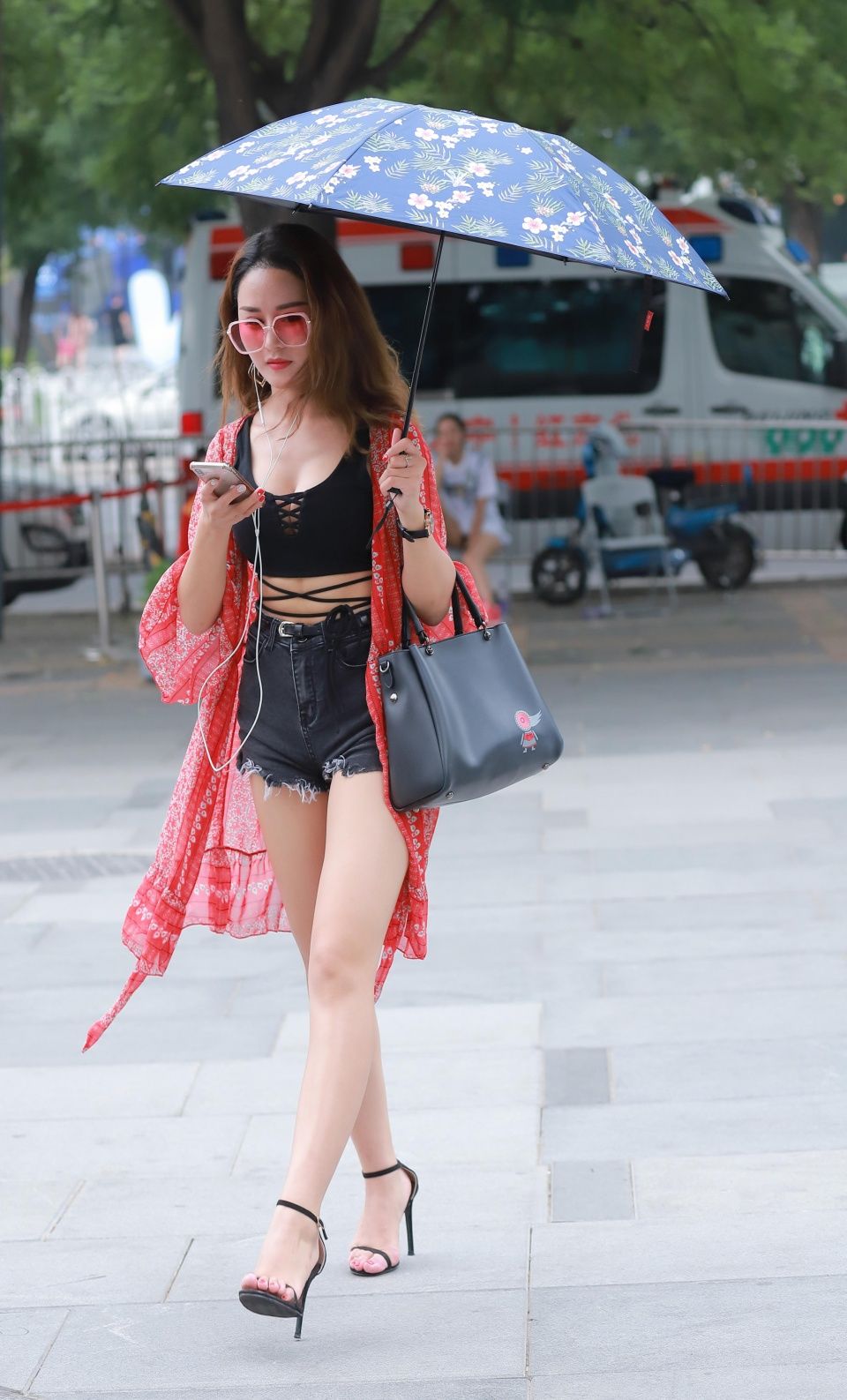 三里屯的女人如花，叫人如痴如梦，你最喜欢哪一位？