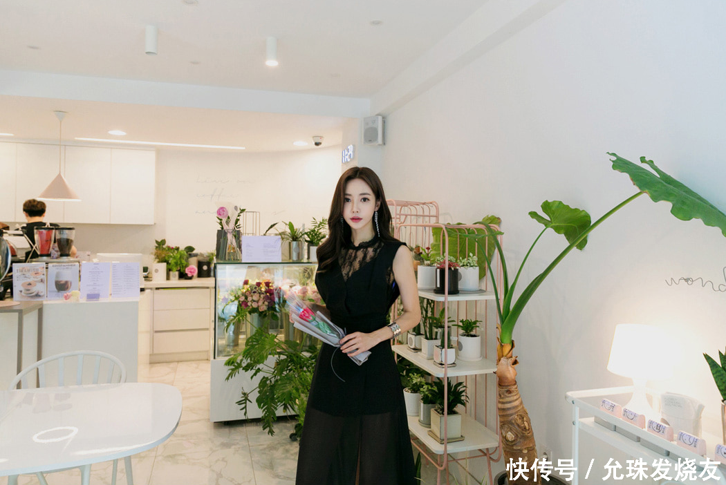 孙允珠暗夜蝙蝠轻盈薄纱分衩裙