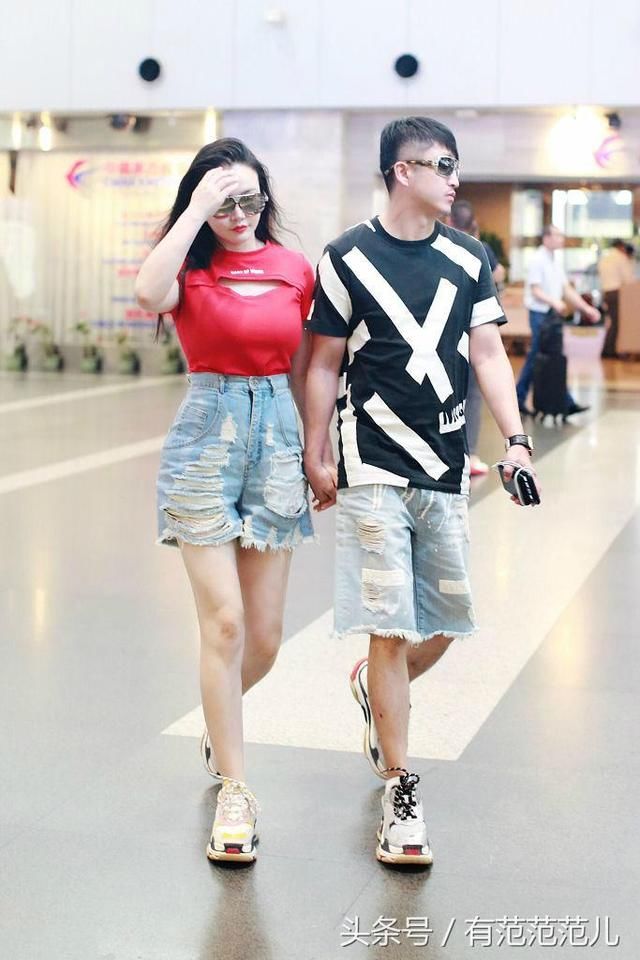 冉莹颖穿紧身T恤的效果太尴尬了，居然还敢开个洞，邹市明咋想的