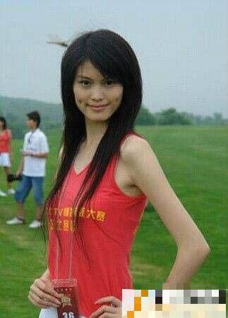 看完奚梦瑶早期的照片,再看看何穗的,网友:反差不止一点点