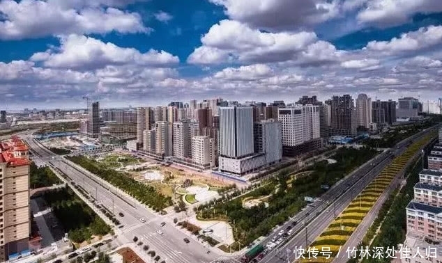 中国又一奇迹工程，耗资60亿在沙漠建造城市，如今人口众多