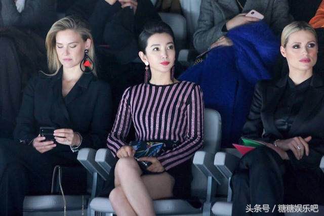 李冰冰米兰时装周，半透视上衣性感妩媚，大秀美腿，一展好身材