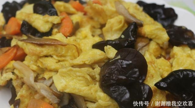 「鲜香」简单好吃的黑木耳炒鸡蛋,素雅美味,鲜香爽口,不错的开胃家常菜