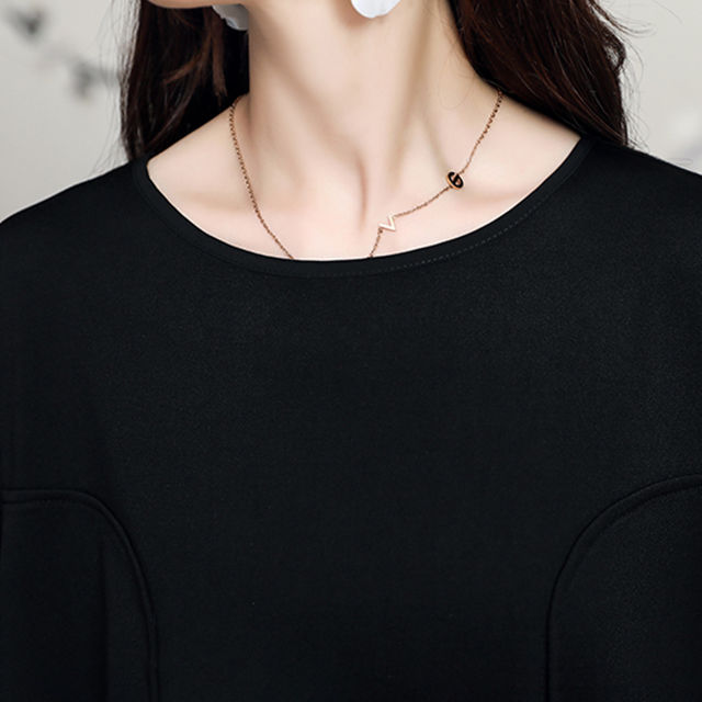 70后姐姐真会打扮，这些时尚套装穿身上，嫩美得像18岁小姑娘