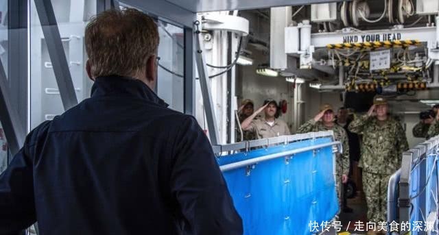 美军:美军高官:航母任务最优先!克洛泽舰长很愚蠢,舰员没义务爱戴他