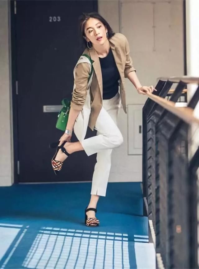 日本OL小姐姐超有气质的秋季白色穿搭，是时候学一下了！