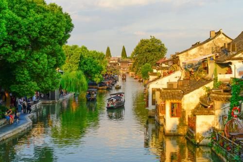 浙江最“特别”的古镇，白天票价很贵，晚上却免费进出