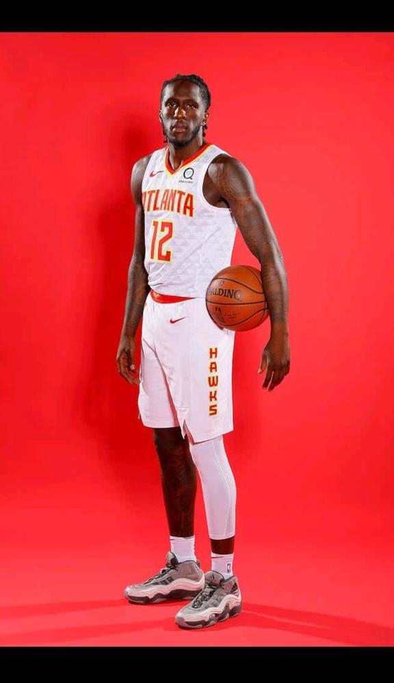 飞人，林书豪领衔老鹰新赛季定妆照