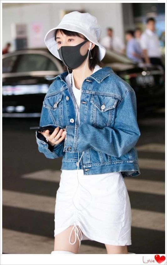 王子文为赶时髦竟然穿了一夏天的皮靴，戚薇穿了一次就热到想脱鞋