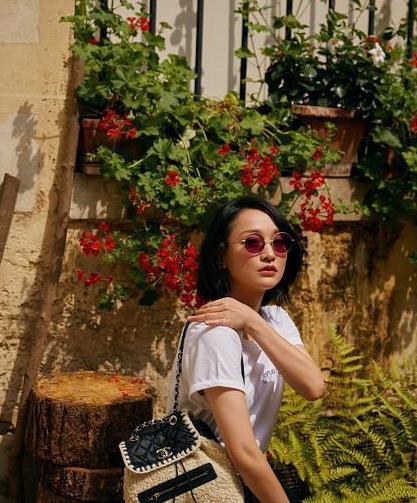 王菲袁泉是越老越有味道! 淡色系穿衣让她们处颜值巅峰, 青春不老