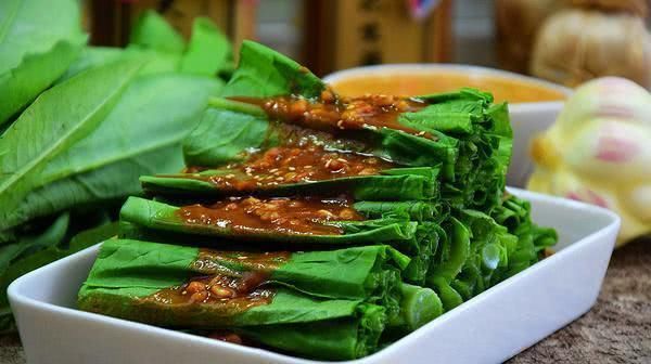  变小■这菜是“刮油大王”,三餐都吃它,连吃一周后,大肚腩明显变小