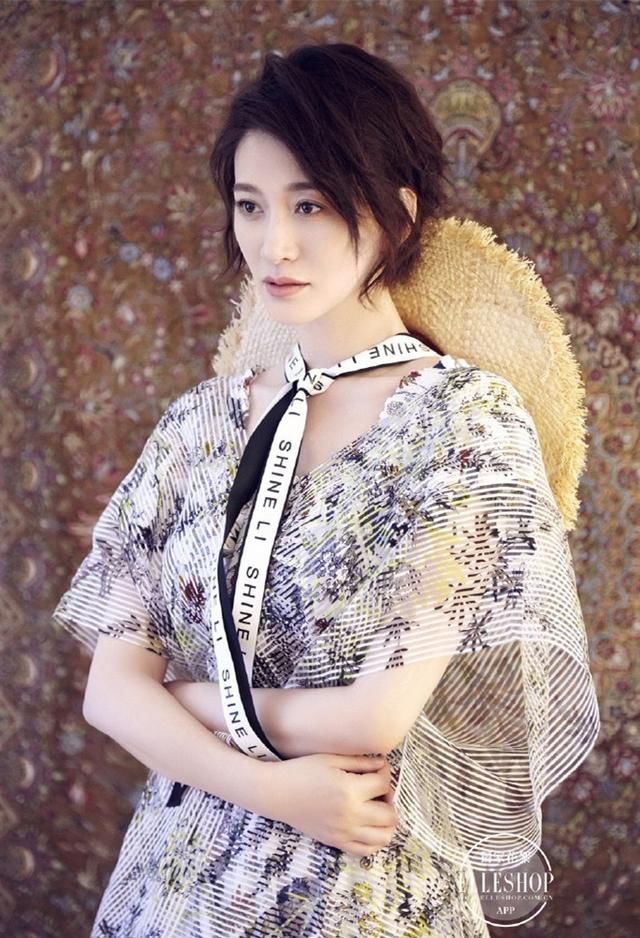 李小冉自黑是“过气中年女演员”？网友喊话：你不照镜子吗！