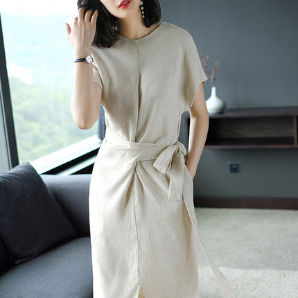 奔4女人少穿T恤，没气质!穿这样的气质型连衣裙，落落大方超减龄