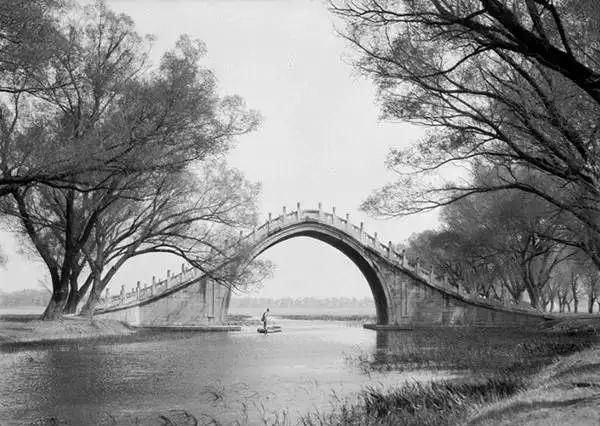 美国人在鞋盒里发现了6000张中国老照片，轰动全世界