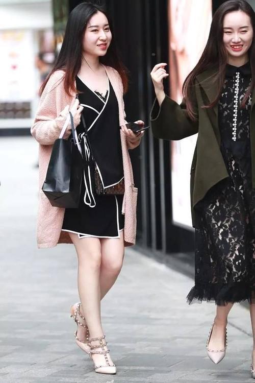 偶遇美女，清纯秀丽秀色可餐，身材是真的美！