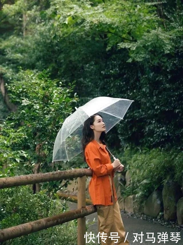  选择■什么颜色衣服显皮肤白？
