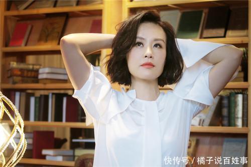  白发明显：50岁以上的女人尽量不要留长发，选择短发更好，主要是因为这3点