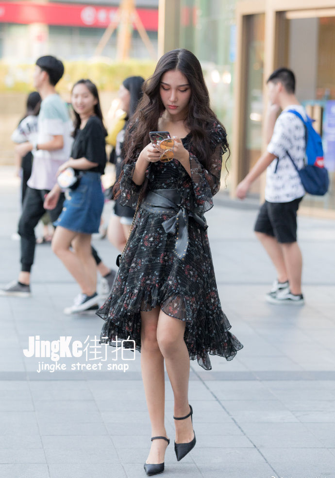 街拍北京:几套轻熟风格的穿搭参考，让你美到窒息!