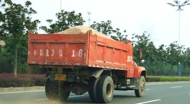 『卡车』老司机都害怕的几种车,看到躲远一点,否则吃亏的是自己