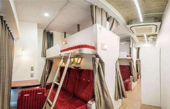 看完日本的火车硬卧，再看中国的火车硬卧，不得不说是天壤之别