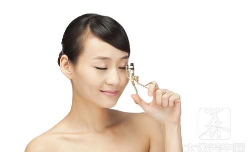 『越来越』其实卸妆才是化妆最重要的部分,这几个卸妆小方法帮你轻松卸妆