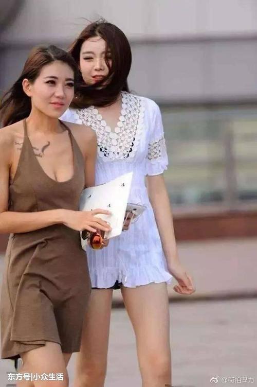 街拍：纹身小姐姐个个都优秀，你能驾驭吗?