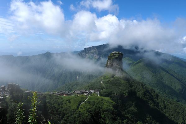 中国最“不可思议”的寺庙，一桥连起2座山，悬空2493米